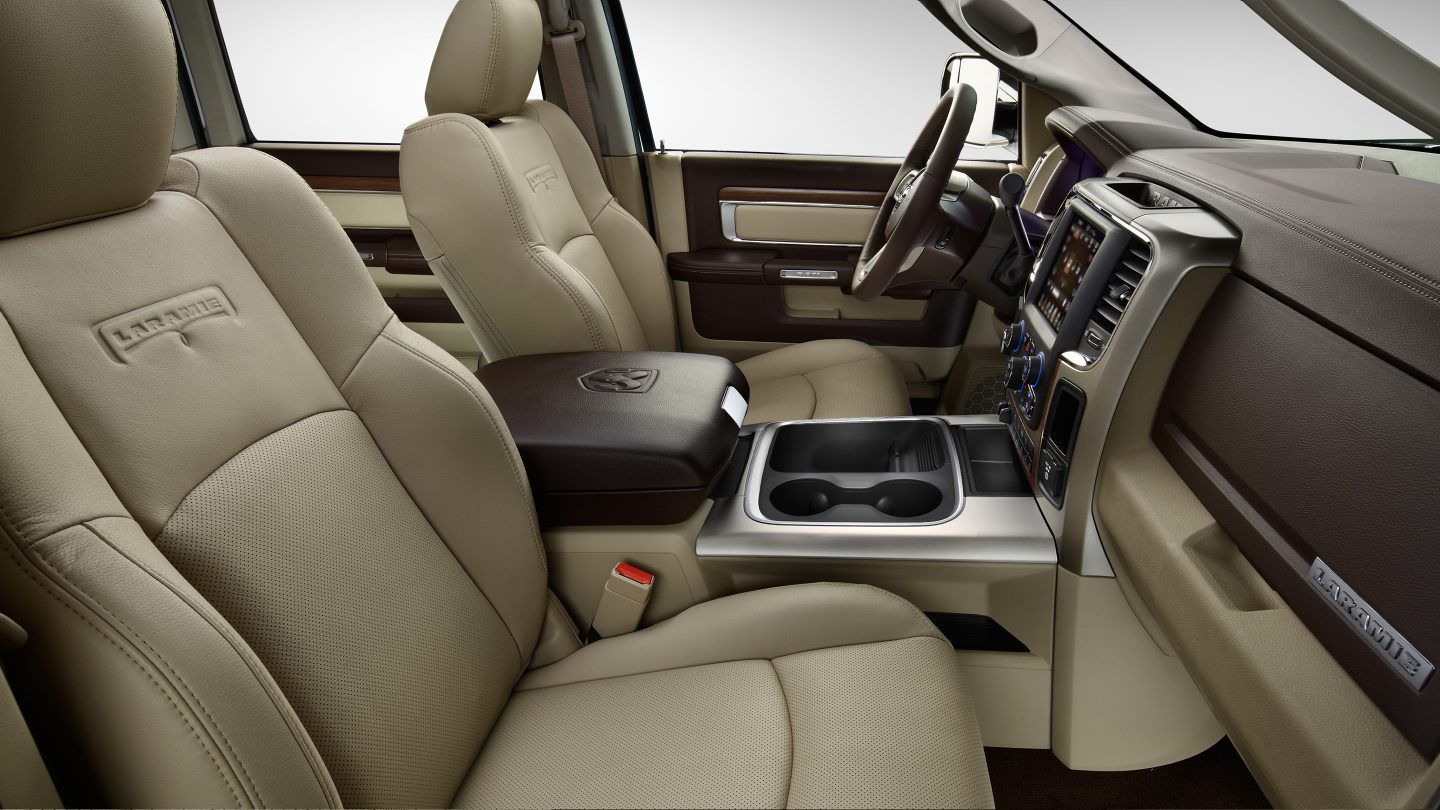 RAM dealership in Antioch Illinois - 2017 RAM 3500 Interior RAM dealership in Antioch Illinois - 2017 RAM 3500 Interior