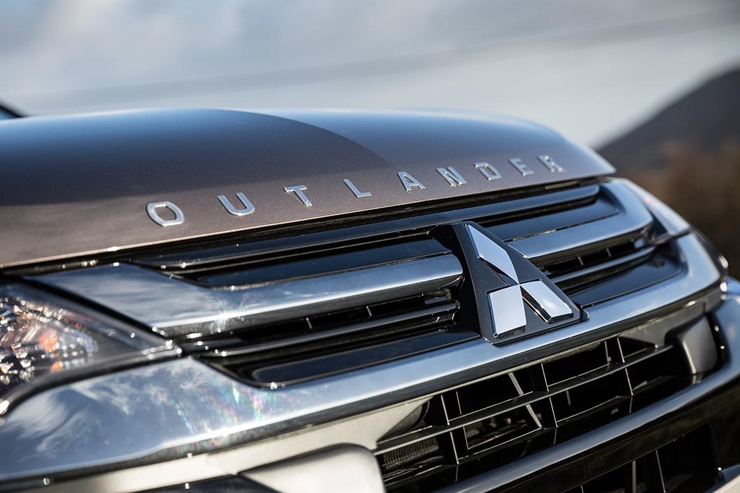 Thornton CO - 2019 Mitsubishi Outlander PHEV's Exterior Thornton CO - 2019 Mitsubishi Outlander PHEV's Exterior