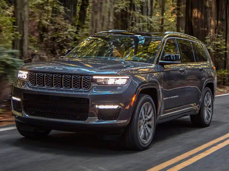 Stay connected in a 2021 Jeep Grand Cherokee L near Bettendorf IA