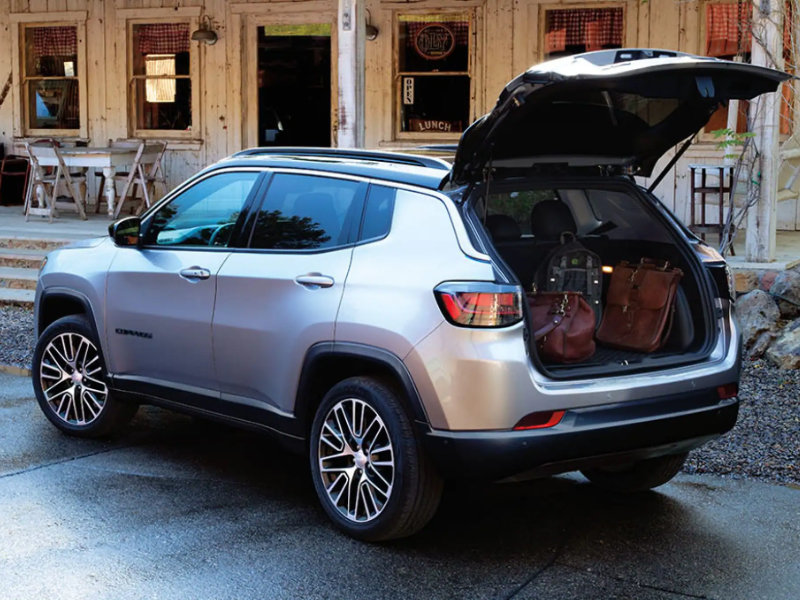 Does the 2023 Jeep Compass offer a good driving experience near Rock Island IL?