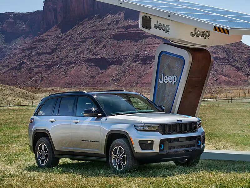 What’s New for the 2023 Jeep Grand Cherokee 4xe near Davenport IA?