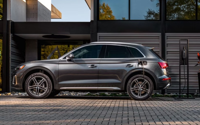 Monterey, CA - 2025 Audi Q5 Plug-in Hybrid's Exterior Monterey, CA - 2025 Audi Q5 Plug-in Hybrid's Exterior