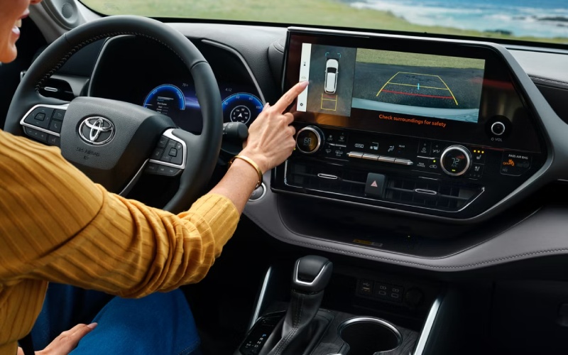 South Bend, IN - 2026 Toyota Highlander Hybrid's Interior South Bend, IN - 2026 Toyota Highlander Hybrid's Interior