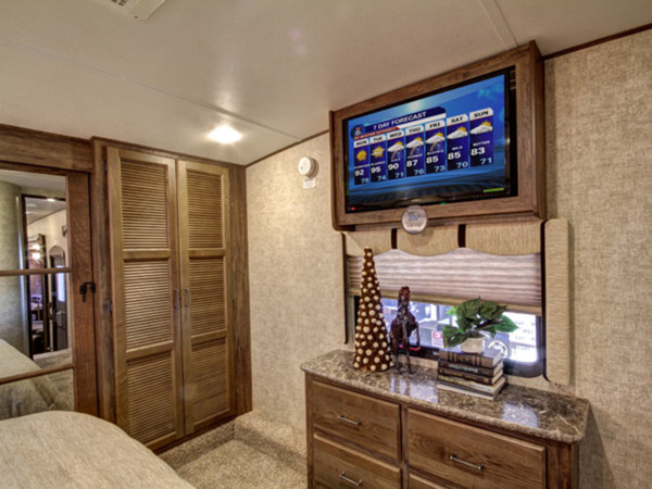 Heritage Glen Rv >> Keystone Avalanche 355RK RV Review | FREE PDF Brochure & Buying Tips Heritage Glen Rv >> Keystone Avalanche 355RK RV Review | FREE PDF Brochure & Buying Tips