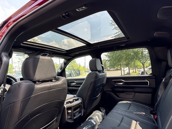 CUSTOM RAM 1500 BIG HORN - Image1