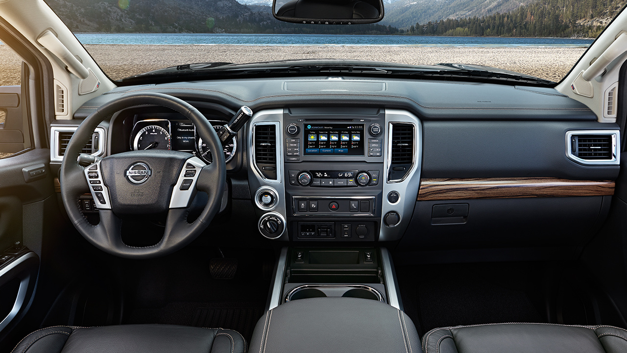 Topeka Kansas - 2018 Nissan Titan Interior