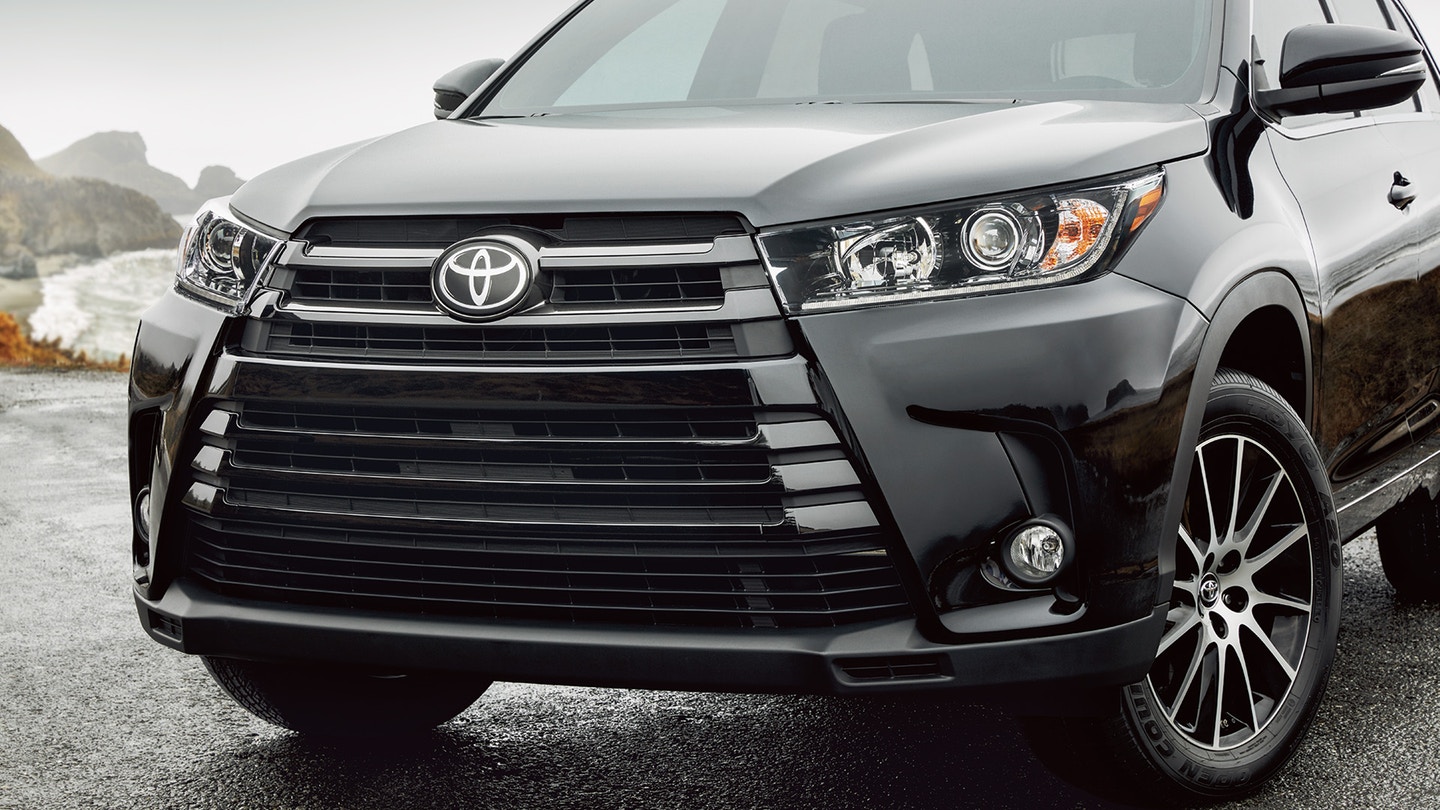 Pueblo CO - 2018 Toyota Highlander Exterior