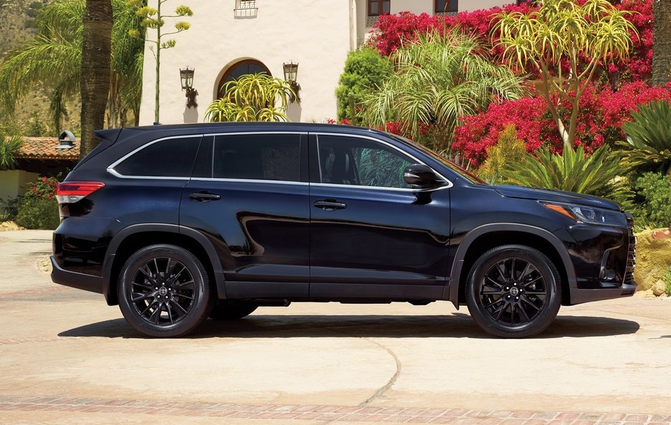 Pueblo CO - 2020 Toyota Highlander's Exterior