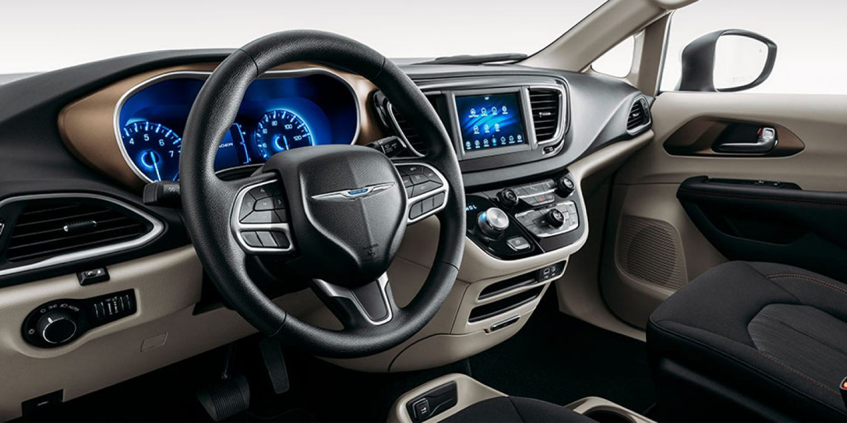 Cleveland OH - 2020 Chrysler Voyager's Interior