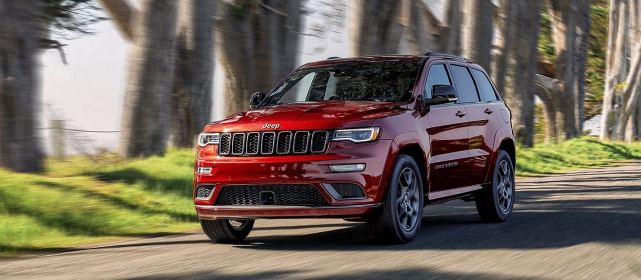 Research 2020 Jeep Grand Cherokee near Manhattan KS