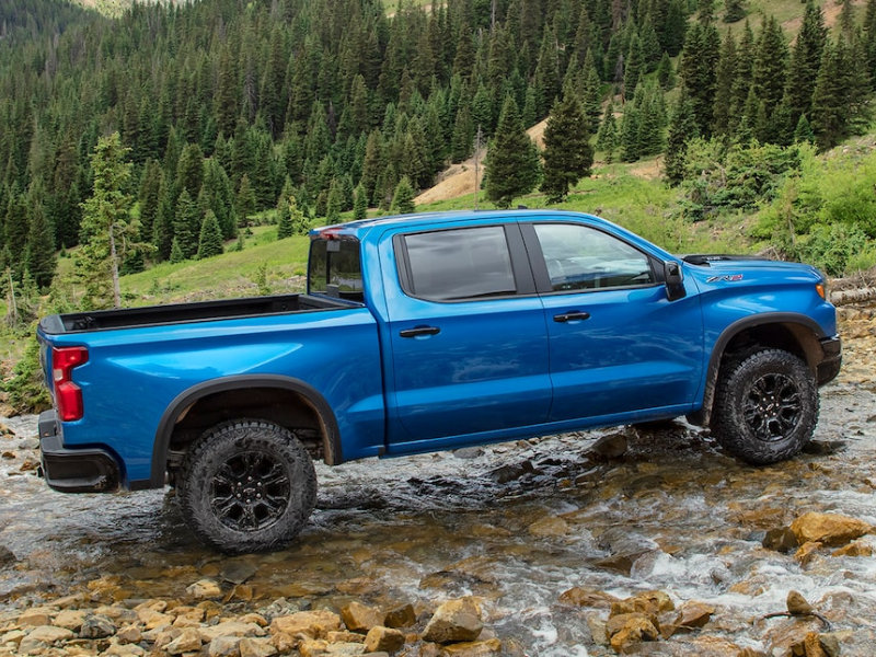 Columbus KS - 2022 Chevrolet Silverado's Exterior