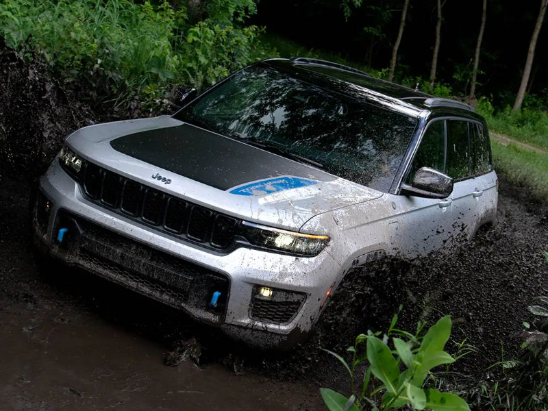 Salina Kansas - 2022 Jeep Grand Cherokee's Exterior