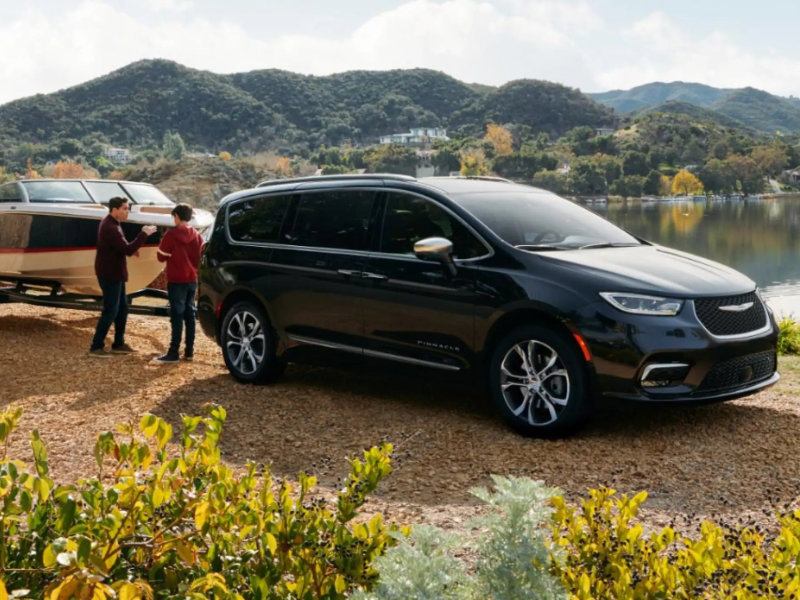 Cleveland OH - 2023 Chrysler Pacifica's Exterior