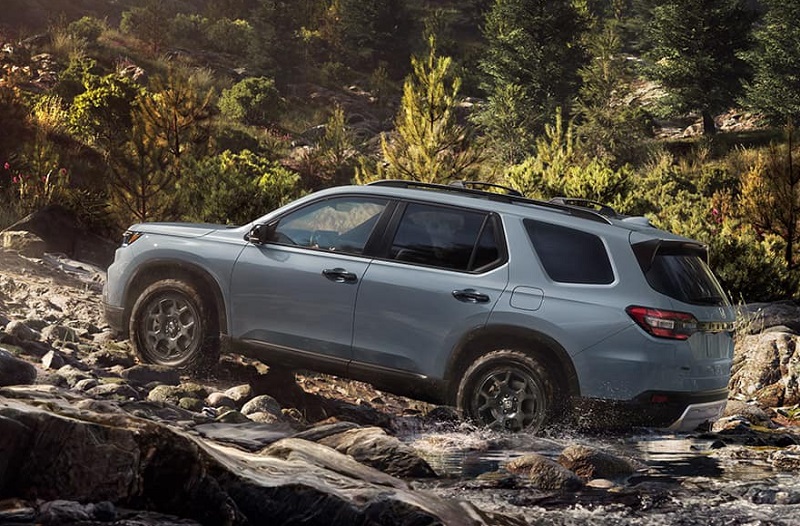 Differences between 2023 Honda Pilot and 2023 Subaru Ascent near Baldwinsville NY