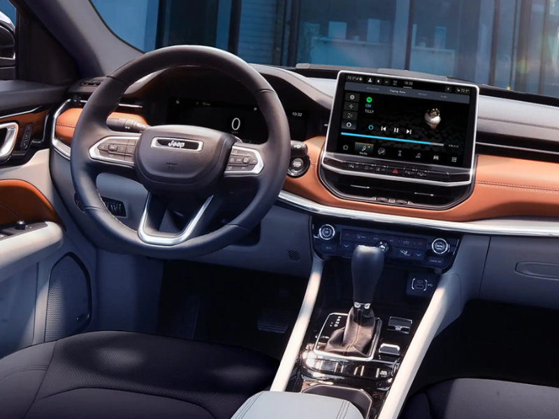 Fort Wayne IN - 2023 Jeep Compass's Interior