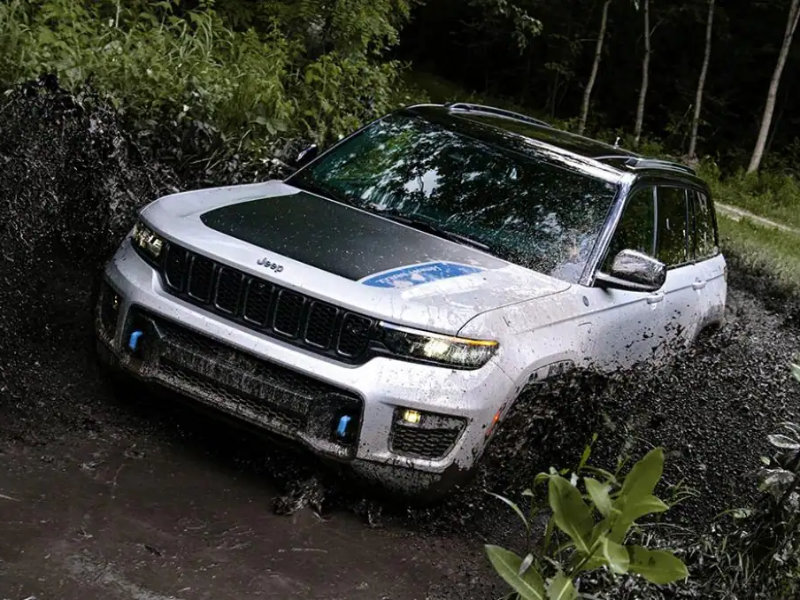 New Jeep Grand Cherokee 4xe near Quad Cities - Maquoketa IA