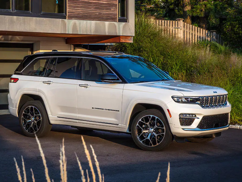 The 2023 Jeep Grand Cherokee offers more choices near McPherson KS