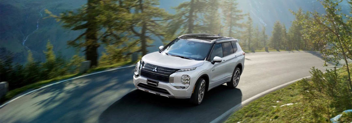 2023 Mitsubishi Outlander Plug-In Hybrid near Waterford MI