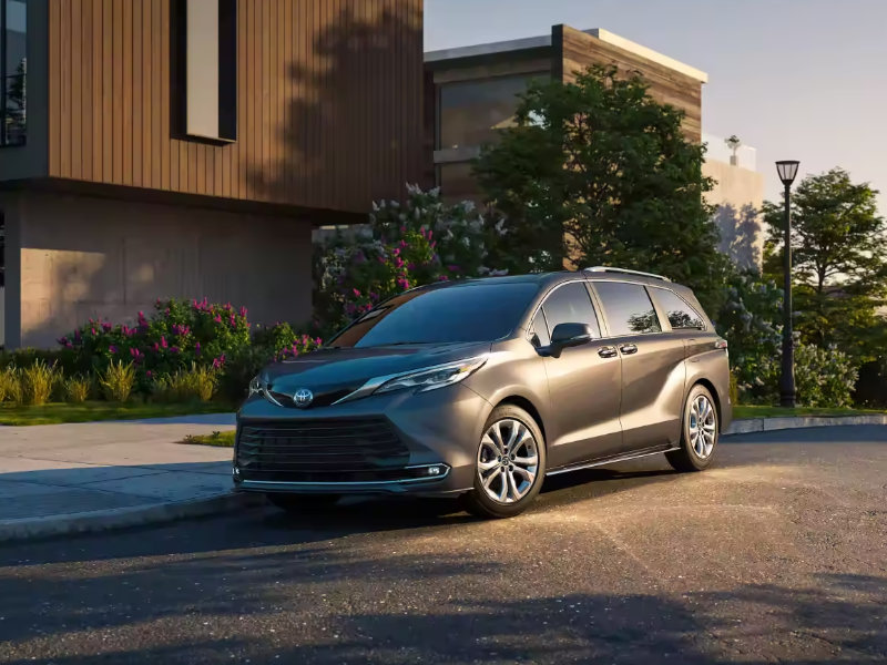 Akron OH - 2023 Toyota Sienna's Exterior