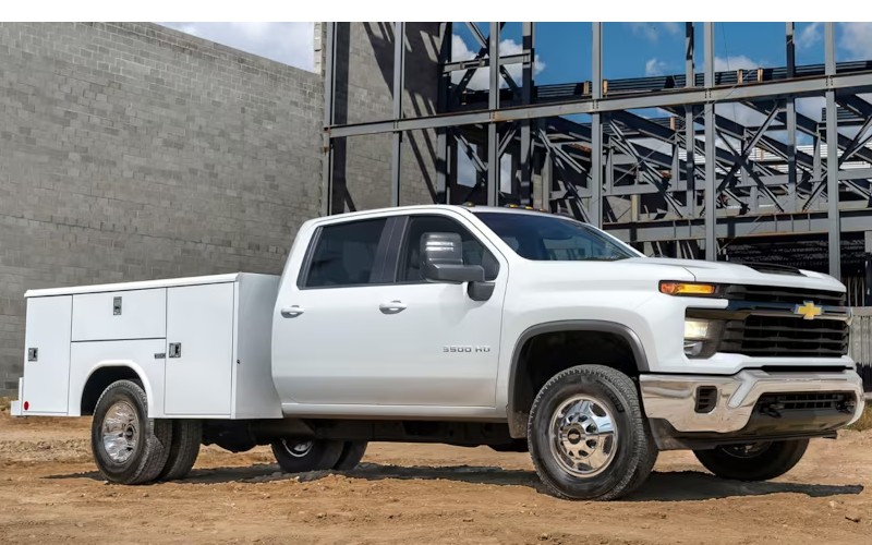 Power and Versatility Redefined: New 2024 Chevrolet Silverado 3500 HD Chassis Cab near Odessa, TX