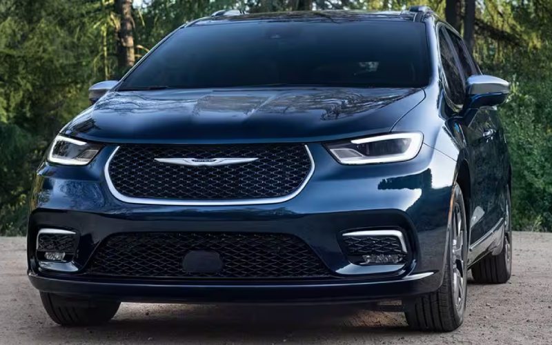 Embrace Advanced Technology with the 2024 Chrysler Pacifica Hybrid near Fairfax VA