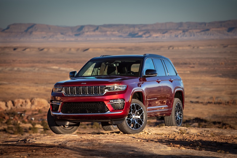 Explore the 2024 Jeep Grand Cherokee near Parker CO