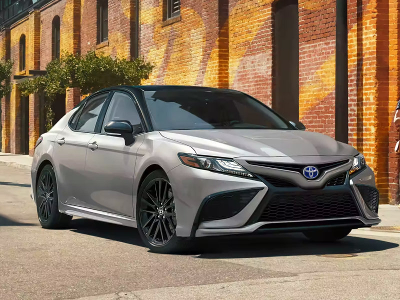 Choose the right 2024 Toyota Camry trim for you near Salem OH