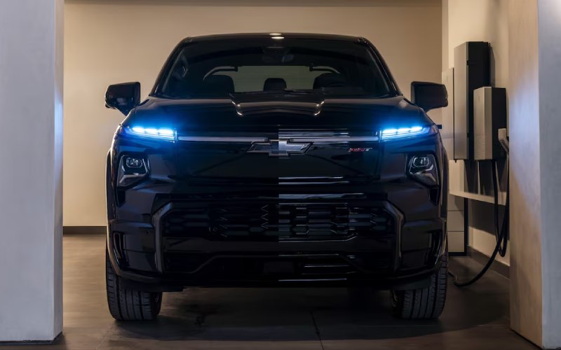 Miami, FL - 2025 Chevrolet Silverado EV's Exterior