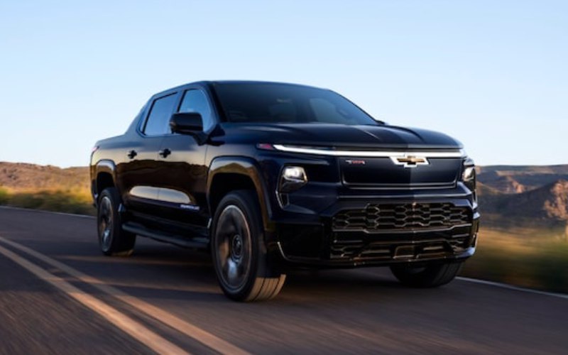 Miami, FL - 2025 Chevrolet Silverado EV's Mechanical