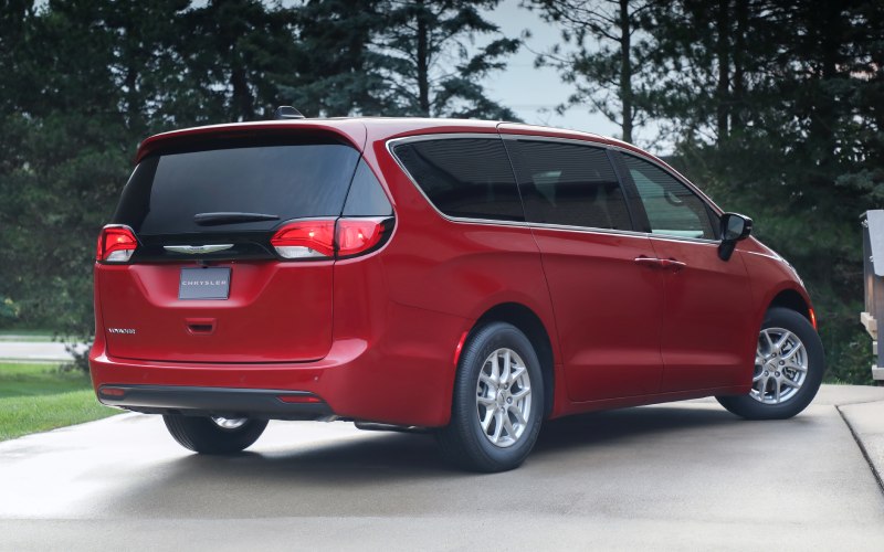 Colorado Springs, CO - 2025 Chrysler Voyager's Exterior