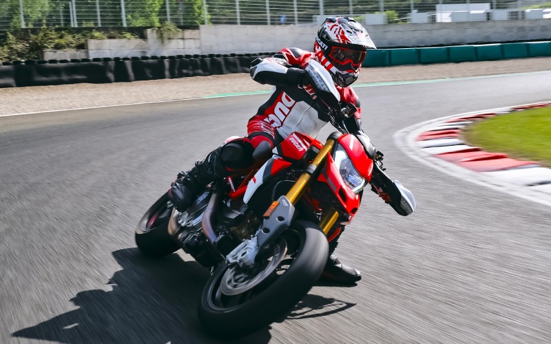 2025 Ducati Hypermotard 950 near Washington, D.C. - Features