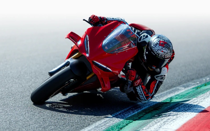2025 Ducati Panigale V4 S near Reston, VA - Specifications