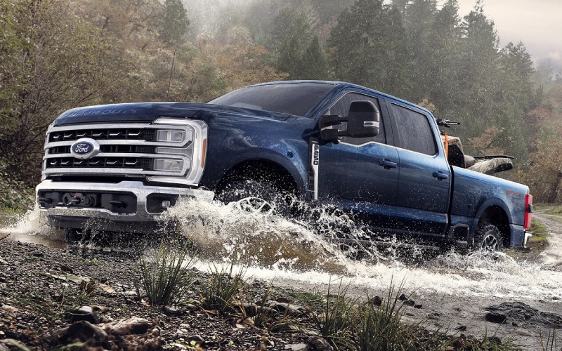 Capability and Powertrains: Ford and Chevrolet Highlights