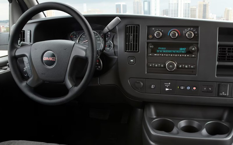 2025 Gmc Savana Cargo 2500 photo 3
