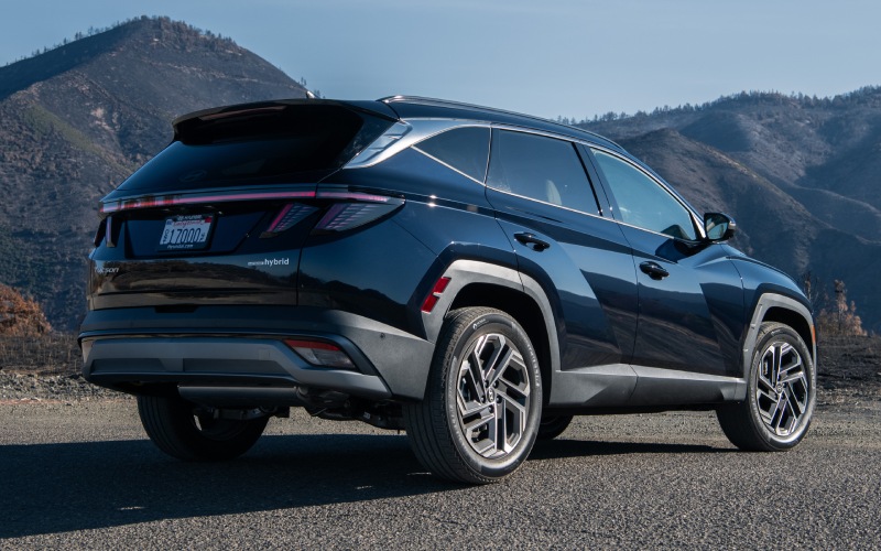 Woodbridge, NJ - 2025 Hyundai Tucson Hybrid's Exterior Woodbridge, NJ - 2025 Hyundai Tucson Hybrid's Exterior