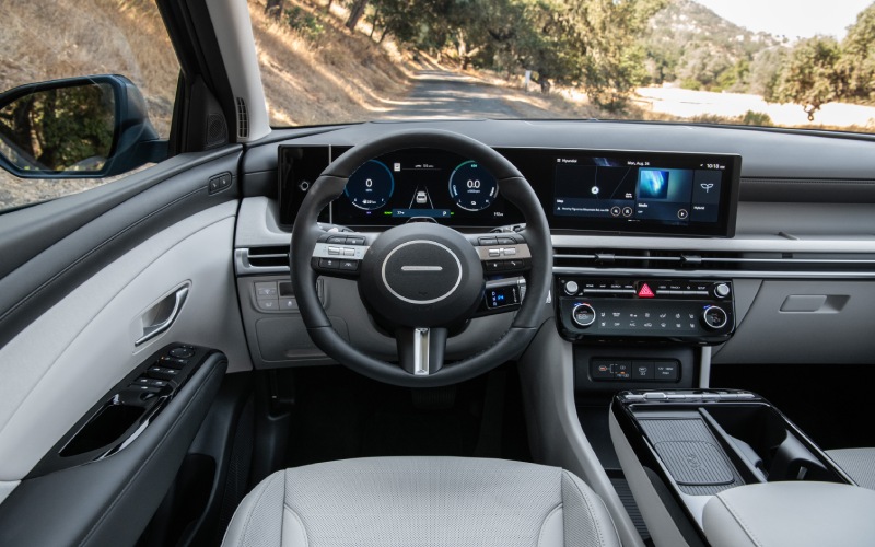 Woodbridge, NJ - 2025 Hyundai Tucson Hybrid's Interior Woodbridge, NJ - 2025 Hyundai Tucson Hybrid's Interior