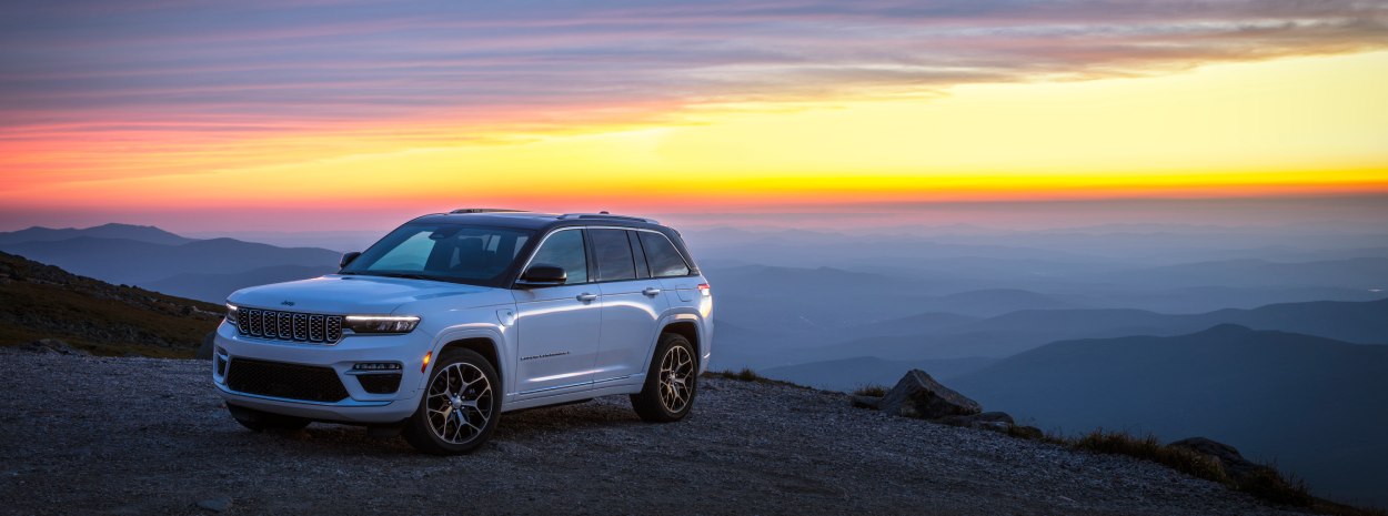 2025 Jeep Grand-Cherokee-4xe near Santa Fe, NM