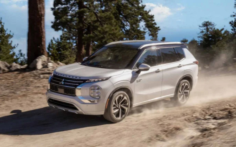 Waterford, MI - 2025 Mitsubishi Outlander Plug-In Hybrid Waterford, MI - 2025 Mitsubishi Outlander Plug-In Hybrid