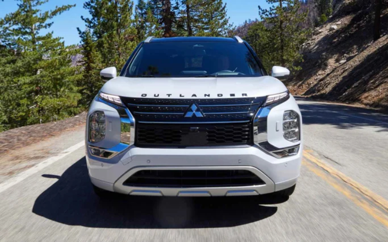 Waterford, MI - 2025 Mitsubishi Outlander Plug-In Hybrid Waterford, MI - 2025 Mitsubishi Outlander Plug-In Hybrid