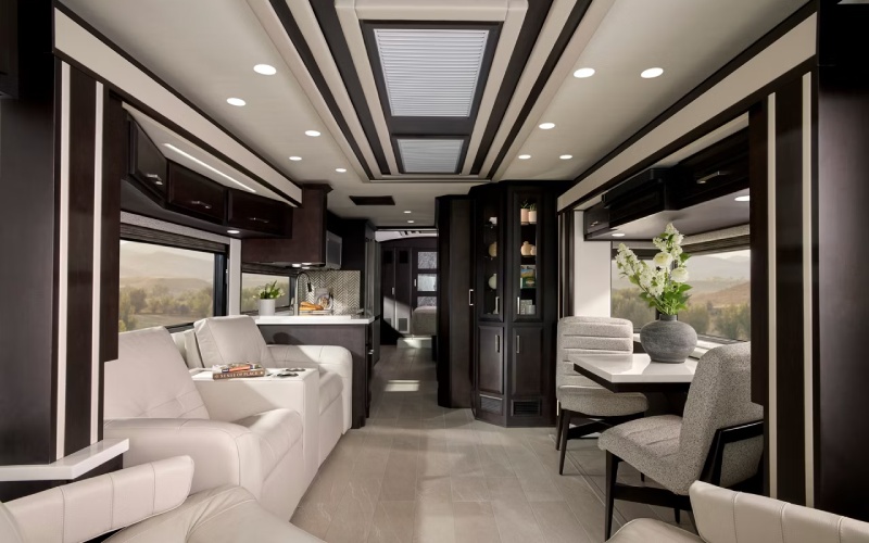 Des Moines, IA - 2026 Newmar's Features