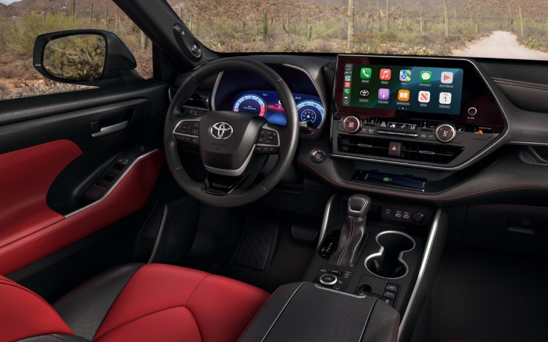 Staten Island, NY - 2025 Toyota Highlander's Interior