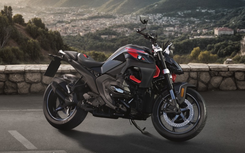 2026 BMW R 1300 R Overview