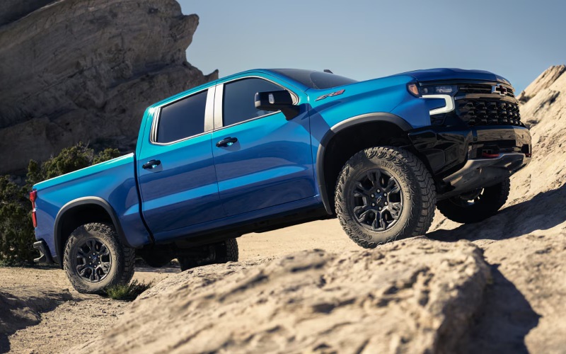 Which 2026 Chevrolet Silverado 1500 Engine Is Best for Towing in Broken Arrow, OK?