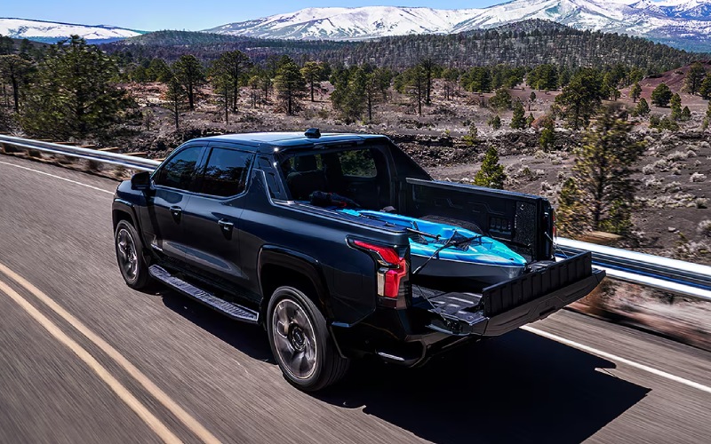 2025 Chevrolet Silverado EV LT photo 3