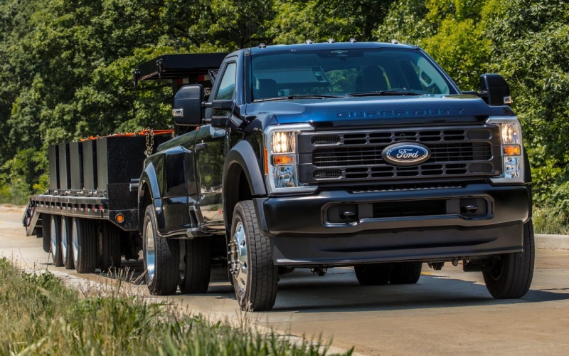 Should I Choose SRW or DRW on a 2026 Ford Super Duty F-350 for Denver, CO?