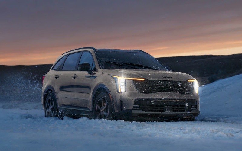 Can the 2026 Kia Sorento Plug-in Hybrid charge at home around Longmont, CO?