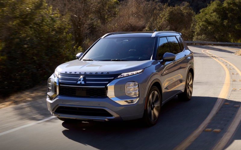 Mitsubishi Dealer near Champaign, IL - 2026 Mitsubishi Outlander Plug-In Hybrid