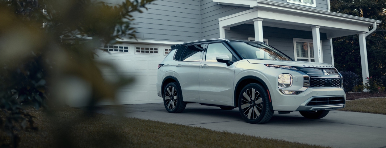 2026 Mitsubishi Outlander Trim Levels Explained near Waterford, MI
