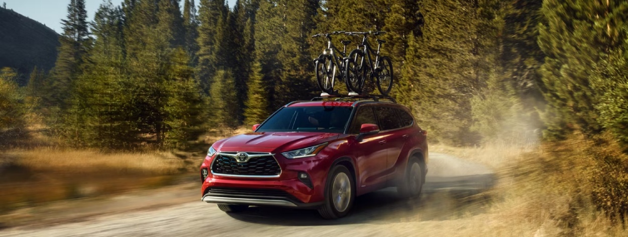 2026 Toyota Highlander Hybrid near South Bend, IN