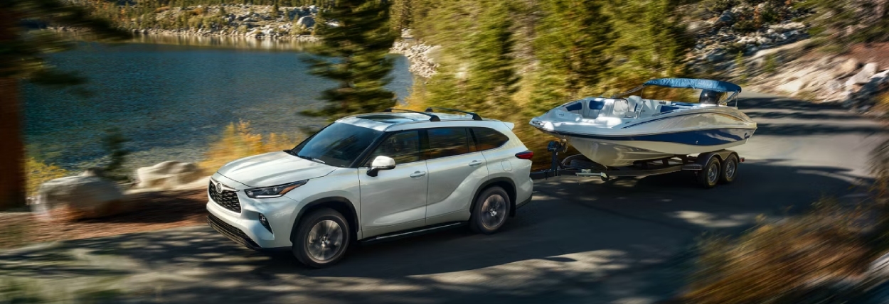 Lease or Finance the 2026 Toyota Highlander in Pueblo, CO
